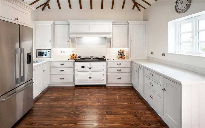 U-Shaped Classic Kitchen